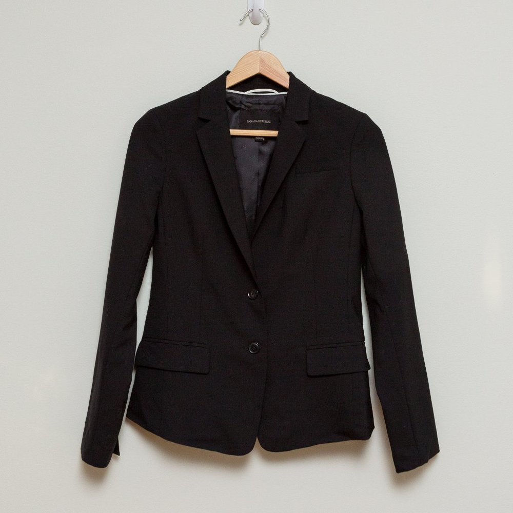 Black Banana Republic Blazer with contrasting Collar and Sleeve Lining, size 0